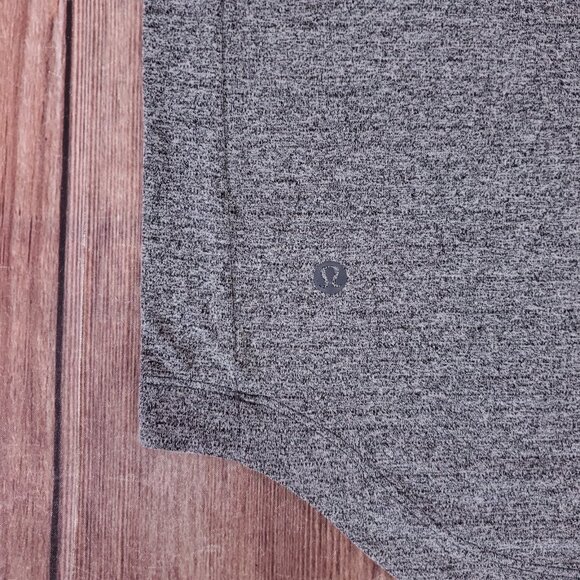 *READ* Lululemon Mens Small Drysense Training Short Sleeve Shirt Gray Athleisure - Picture 7 of 12